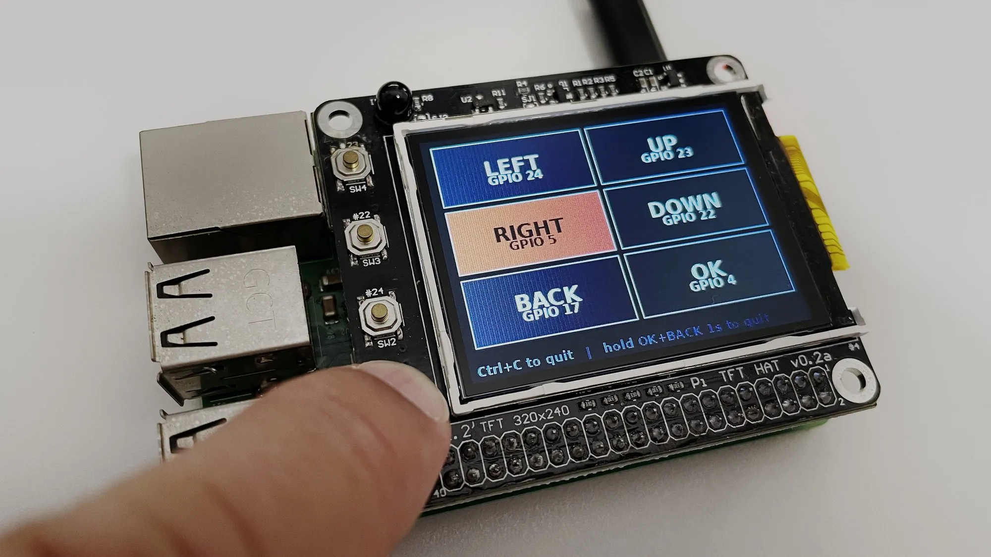 Pantalla de test de botones en el TFT, con la celda RIGHT iluminada al pulsarla