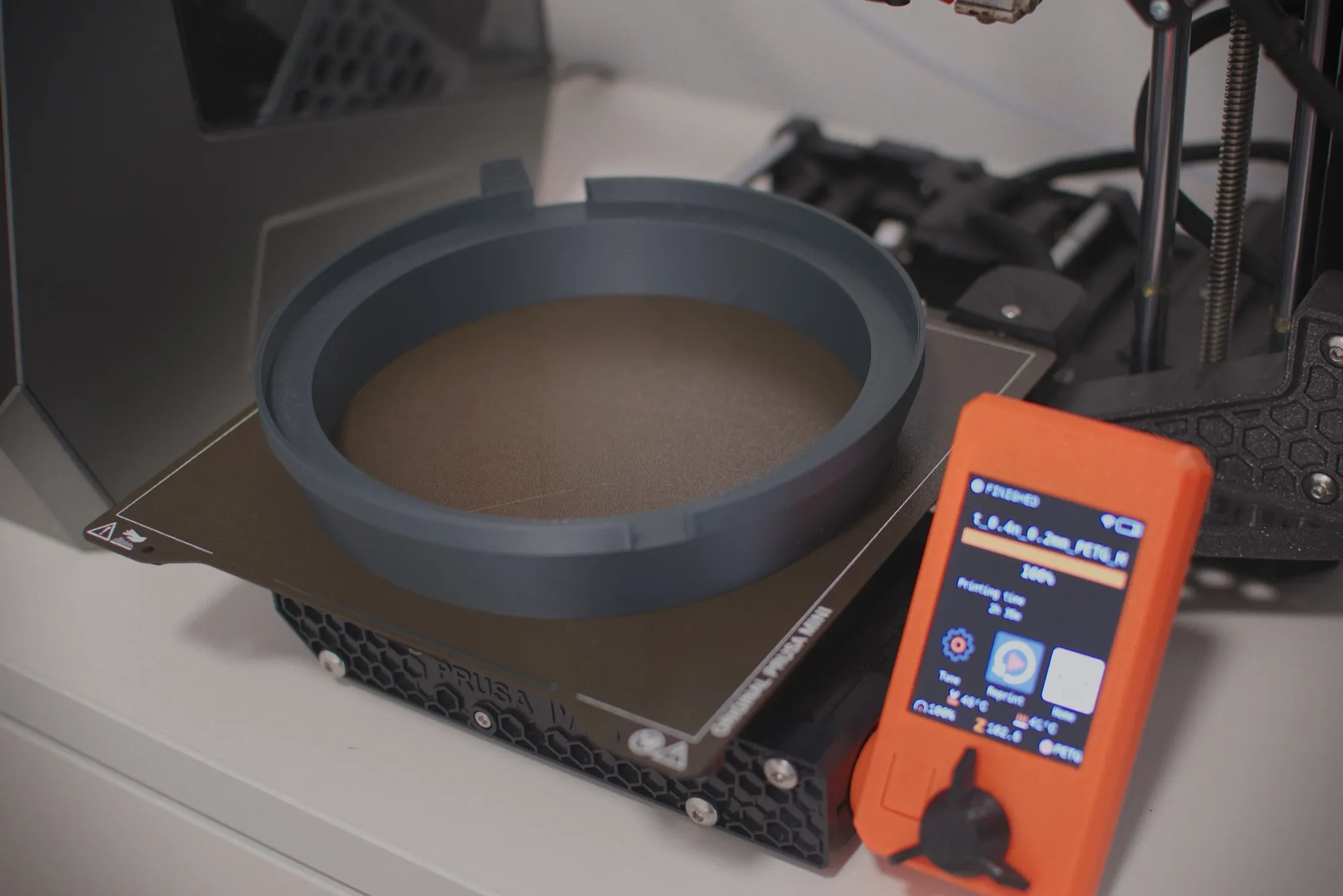 La base ya terminada en la bandeja de la Prusa Mini