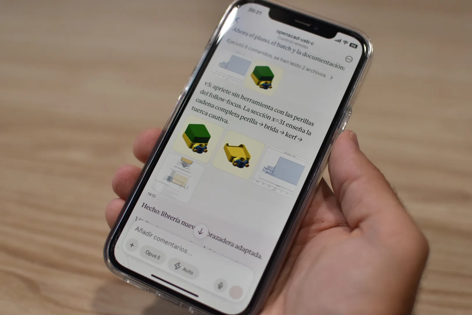 Claude Code en el móvil, enseñando los renders y la sección de la pieza que acaba de construir